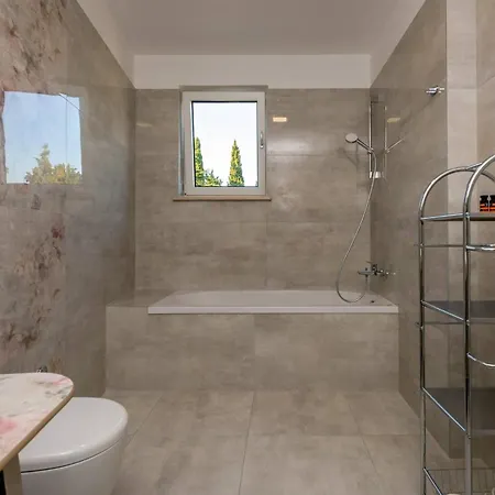 K With Rooftop Jacuzzi, Sea View And Private Gym Villa Premantura