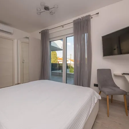 K With Rooftop Jacuzzi, Sea View And Private Gym Villa Premantura