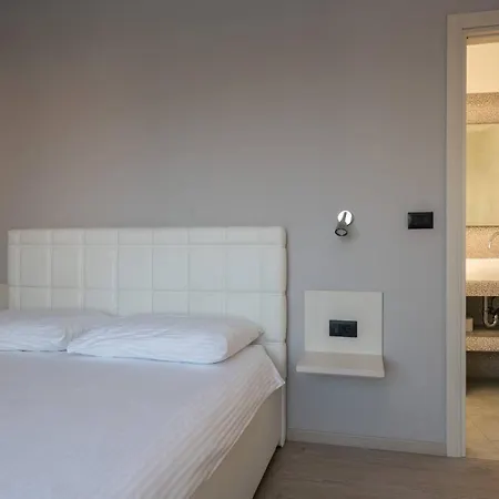 K With Rooftop Jacuzzi, Sea View And Private Gym Premantura
