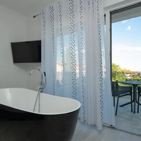 K With Rooftop Jacuzzi, Sea View And Private Gym Premantura