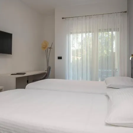 Villa K With Rooftop Jacuzzi, Sea View And Private Gym Premantura