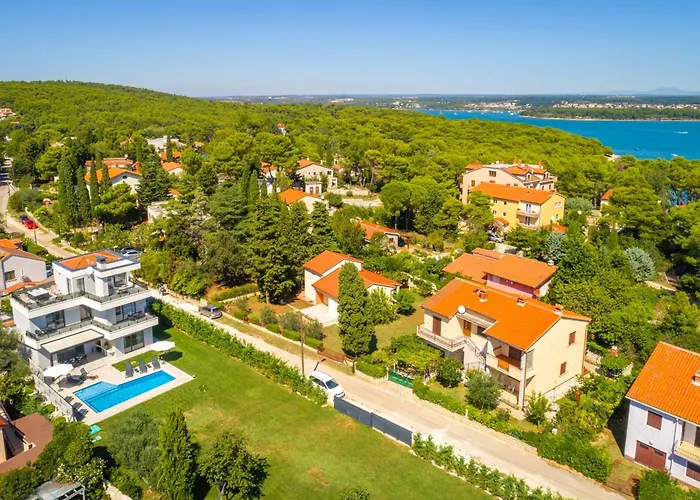 Villa K With Rooftop Jacuzzi, Sea View And Private Gym Premantura