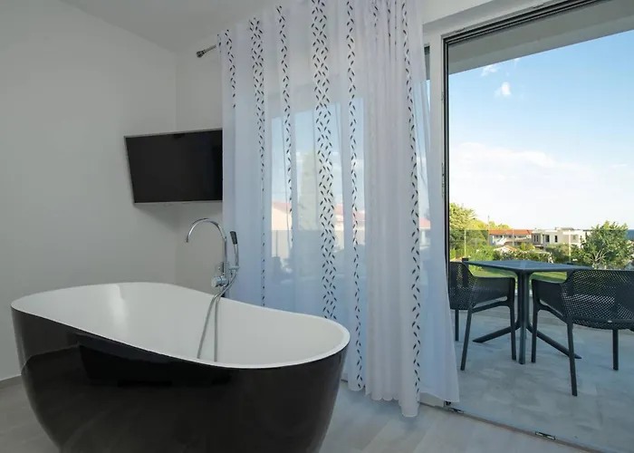 K With Rooftop Jacuzzi, Sea View And Private Gym Premantura