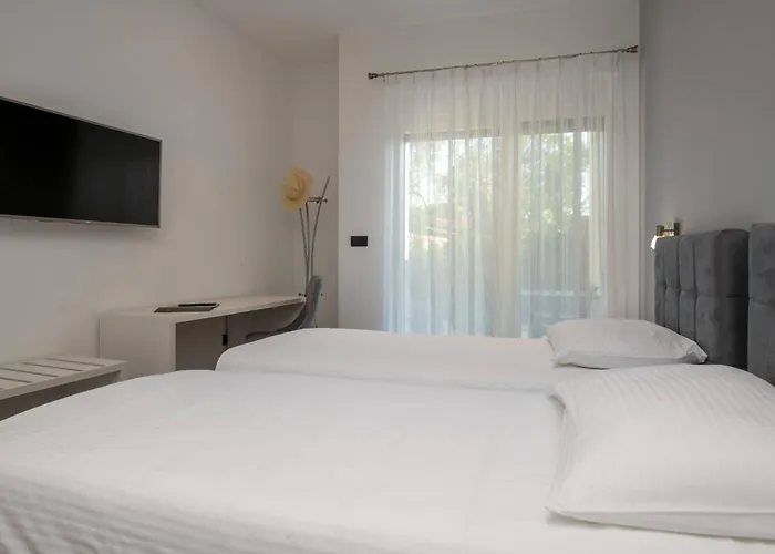 Villa K With Rooftop Jacuzzi, Sea View And Private Gym Premantura