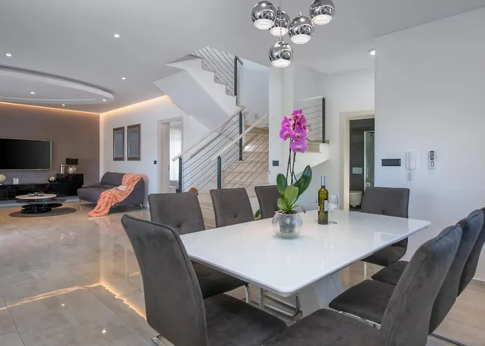 Villa K With Rooftop Jacuzzi, Sea View And Private Gym Premantura