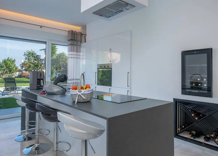 K With Rooftop Jacuzzi, Sea View And Private Gym Premantura