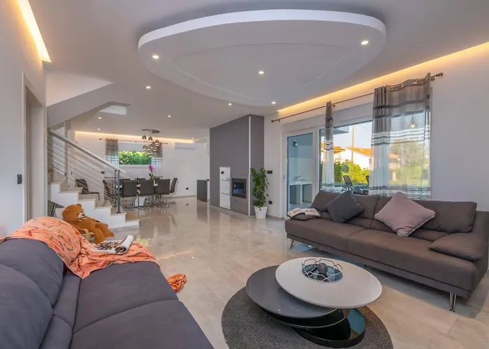 Villa K With Rooftop Jacuzzi, Sea View And Private Gym Premantura